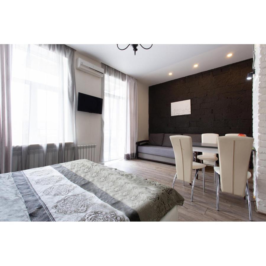 Studio Apartments In The City Center Harkiv Exterior foto